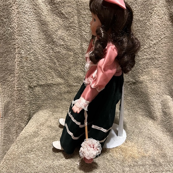 Heritage Mint Ltd. Collection vintage porcelain doll. - Picture 3 of 7